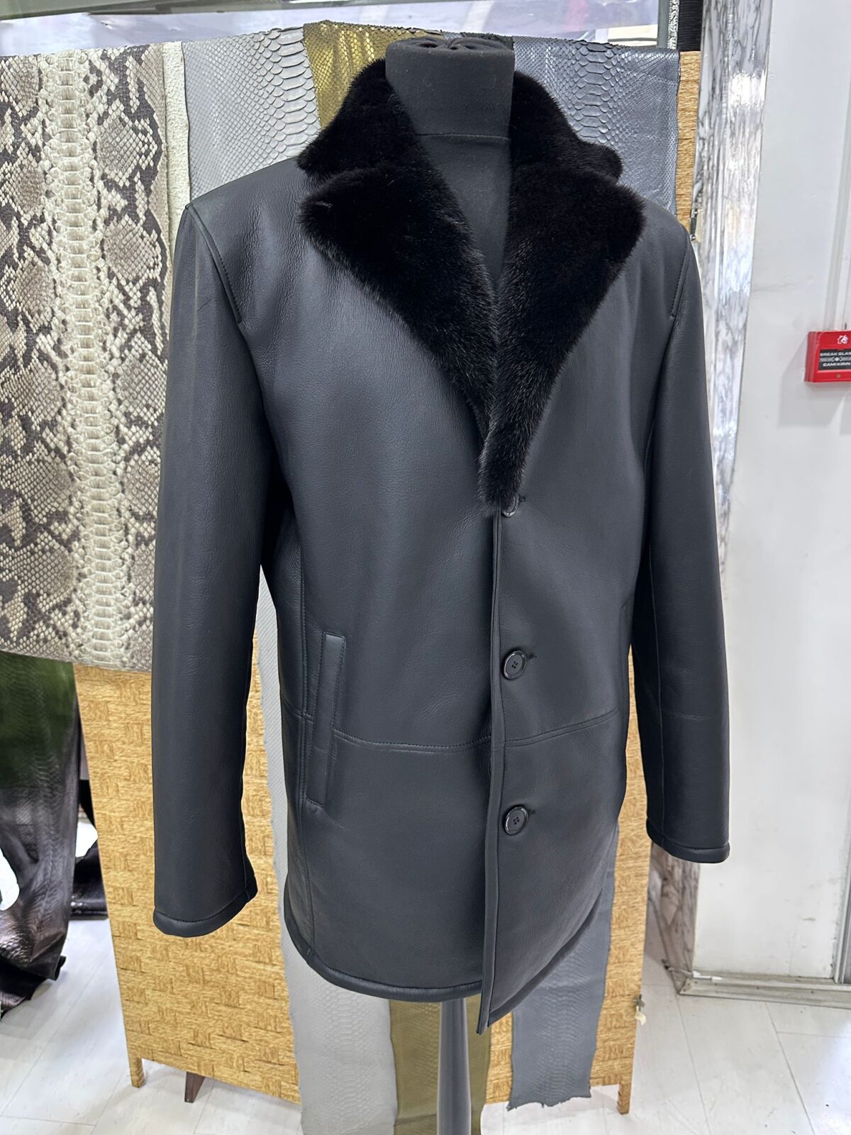 Genuine Mink Fur Collar Shearling Coat - Men's Black Luxury Handmade