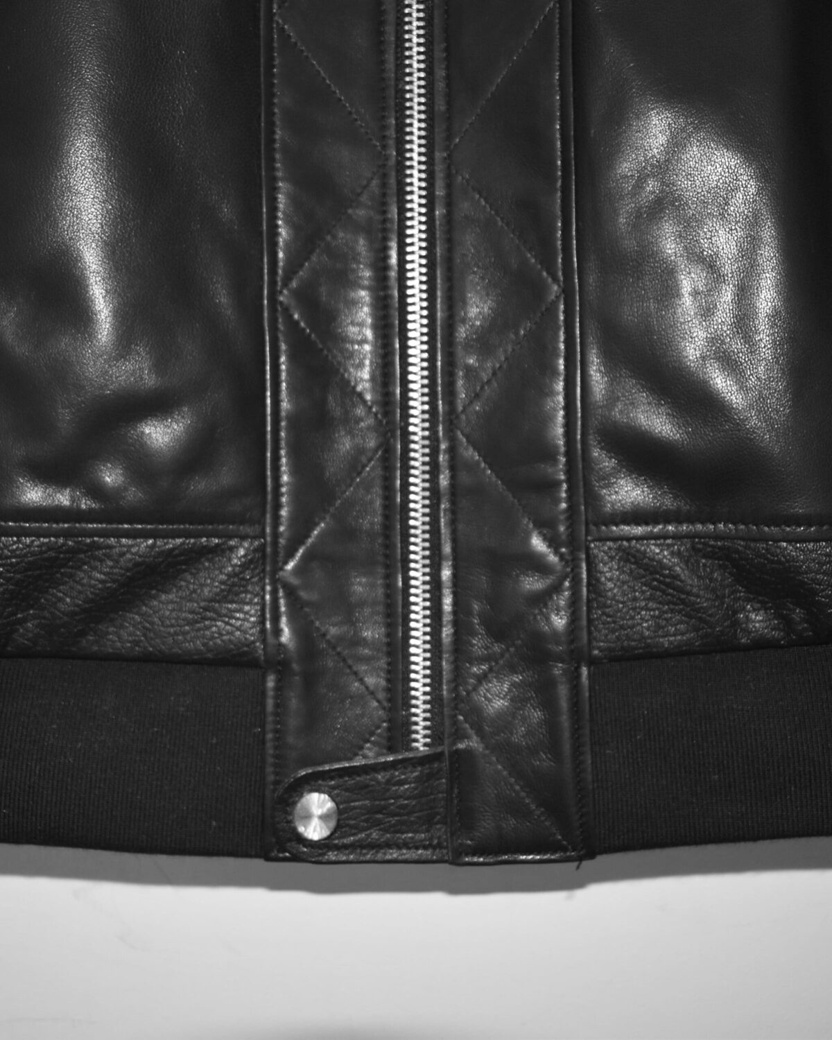 695e59c059f447123fa4f142.jpg Crystal Printed Skull Men's Black Genuine Leather Bomber Jacket